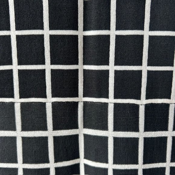 Saks 5th Ave black /white dress Size S/P Excellent condition - Picture 7 of 8